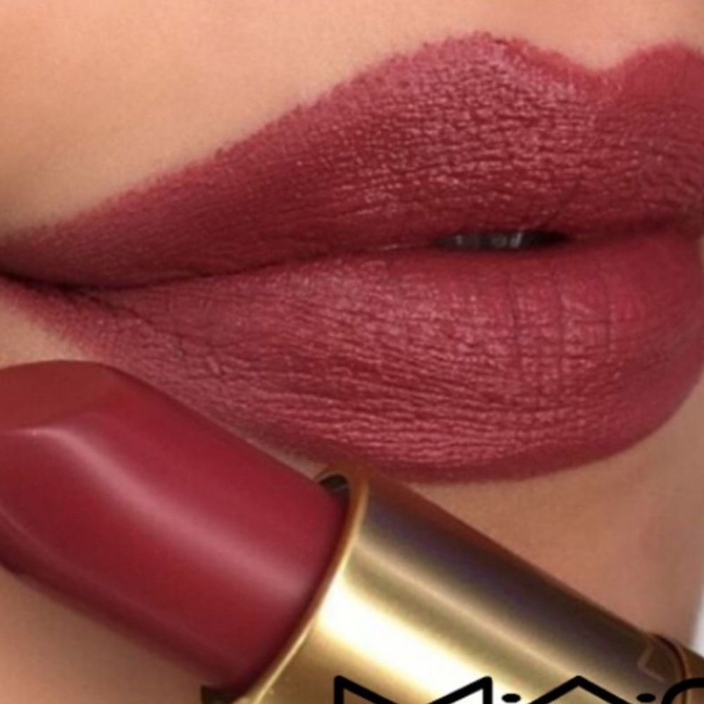 🧸🌙Mac Natural Born Leader Matte Lipstick